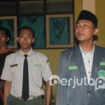 Rekan Muhsin (Ketua PC IPNU Situbondo) Bersama Komandan Alfan saat memberikan arahan pada Diklatama CBP KPP Besuki (BP/Istimewa)