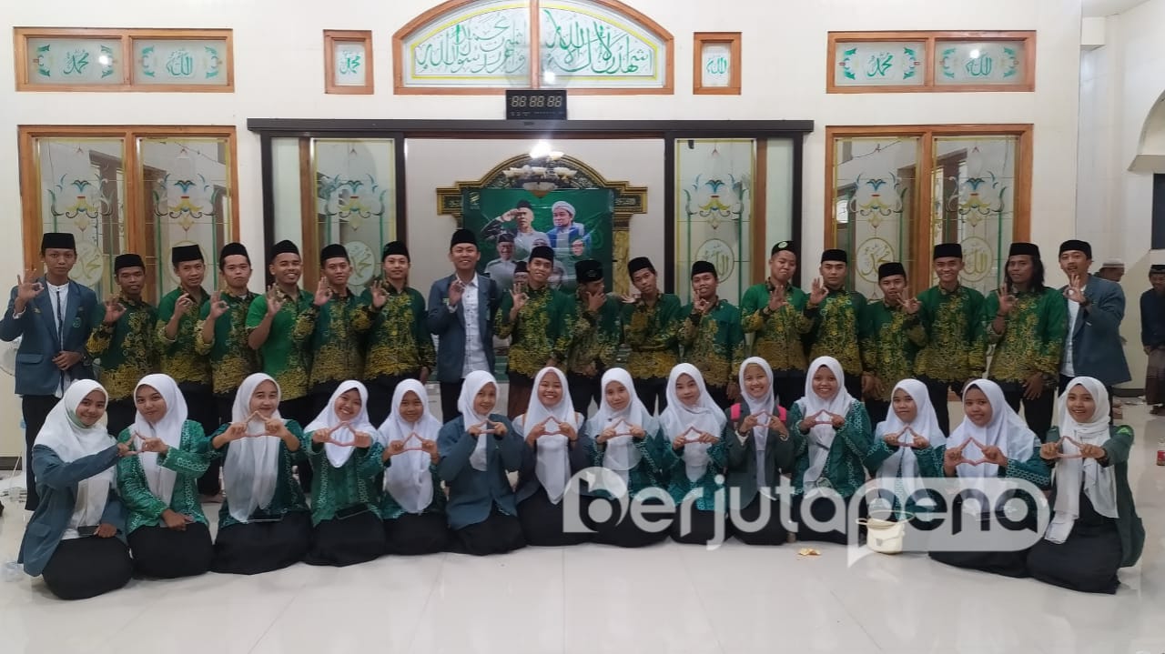 Foto Bersama Usai Pelantikan PAC IPNU-IPPNU Jatibanteng (BP/Istimewa)