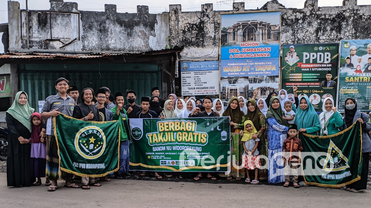 Bagi Bagi Takjil Seluruh Banom NU Widoropayung Menimbulkan Rasa Kebersamaan Dan Kekompakan