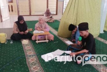 Suasana Khotmil Quran PAC IPNU-IPPNU Panarukan Bersama Santri (BP/Istimewa)