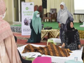 Sumber Foto : https://izi.or.id/edukasi-kepengurusan-jenazah-bersama-muslimah-gading-serpong-izi-banten/