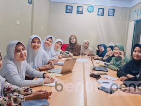 Pengurus Pusat IKSASS Putri bersama PC IPPNU Situbondo (BP/Istimewa)