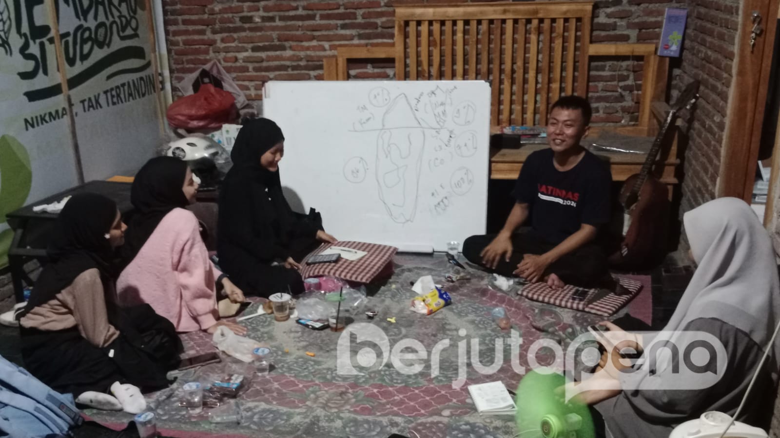 Ahmad Muhsin Saat Berdiskusi Bersama PC IPNU IPPNU Situbondo (BP/Robet)