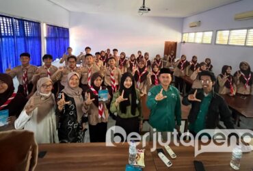 Foto bersama usai kunjungan ke SMAN 2 Situbondo (BP/Istimewa)